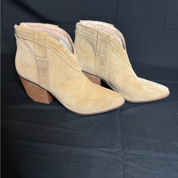 Matisse Arrow, Western Suede Bootie With Almond Toe. - Picture 8 of 8